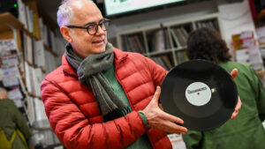 Los Rolling Stones desatan la fiebre del coleccionismo con ediciones limitadas y ‘ocultas’ de ‘Rough and Twisted’ y un alias rescatado