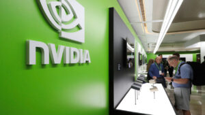 Economía – Nvidia rompe pronósticos y triplica sus ganancias impulsada por la fiebre global de la IA