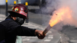 Escala la crisis en Bolivia: protestas, tensión con Colombia y espaldarazo de EE. UU.