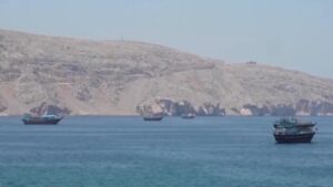 Trump anuncia reapertura de estrecho de Ormuz tras firma de memorando con Irán
