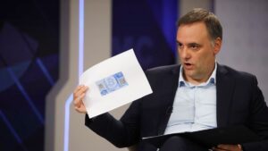 Manuel Adorni admitió que ocultó ingresos en sus declaraciones juradas por al menos US$500.000