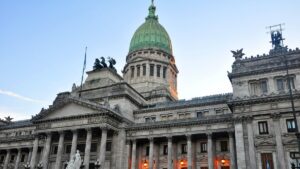 Condenaron a un empleado del Senado que gestionaba planes a través de legisladores y se quedaba con el dinero