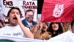 A dos meses de la toma de Canal Once, estudiantes del IPN y la SEP acuerdan mesas de trabajo