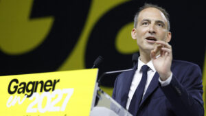 ¿Cómo se acomoda la izquierda para las elecciones en Francia con el desafío de Glucksmann a Mélenchon?
