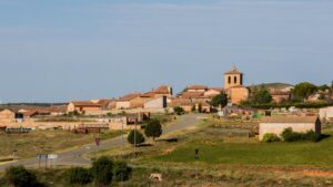 El pueblo de 40 habitantes que busca vecinos: ofrece casa gratis, trabajo y una nueva vida en la montaña