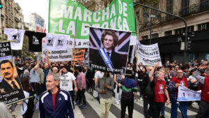 «Marcha de la bronca’ en Buenos Aires contra el plan económico de Milei