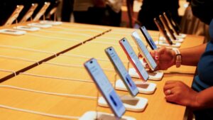 El primer iPhone plegable de Apple costaría entre 1.800 y 2.500 dólares