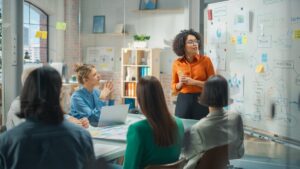 Jóvenes y sectores laborales. Crecieron en un mundo digital pero trabajan en una economía mucho más tradicional
